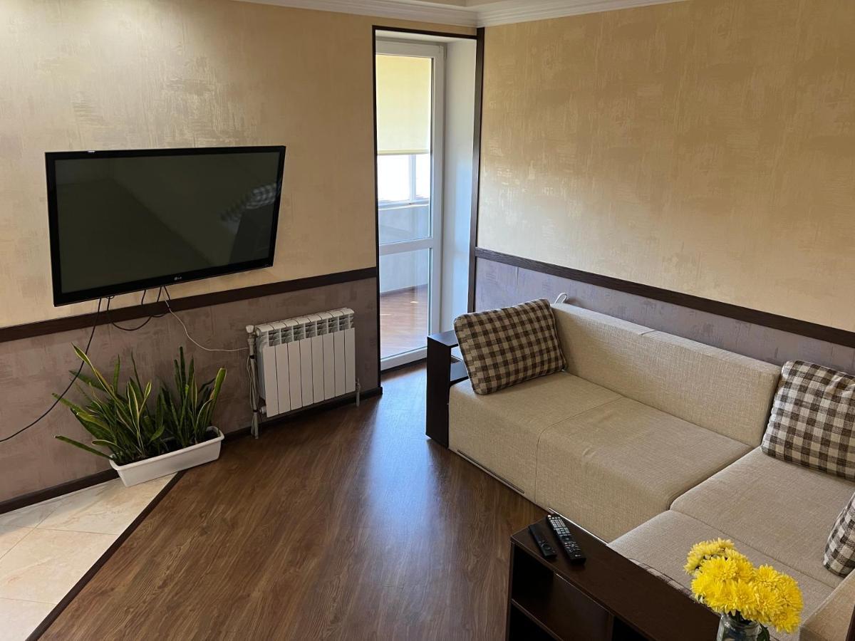 Vip Апартаменти Центр Riwne Exterior foto