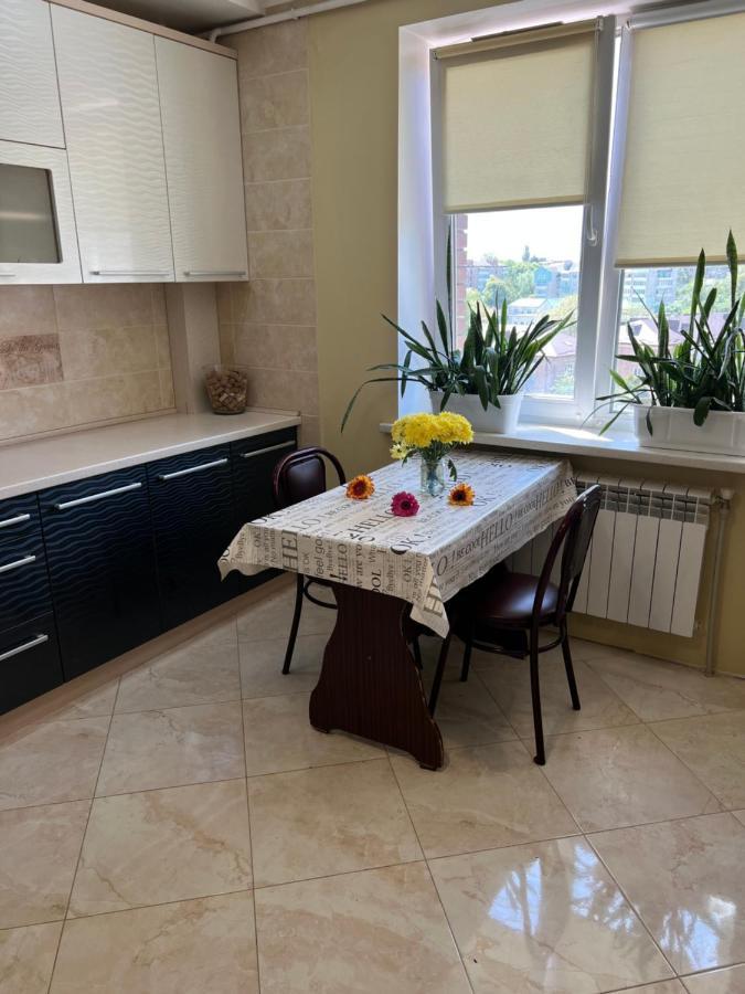 Vip Апартаменти Центр Riwne Exterior foto