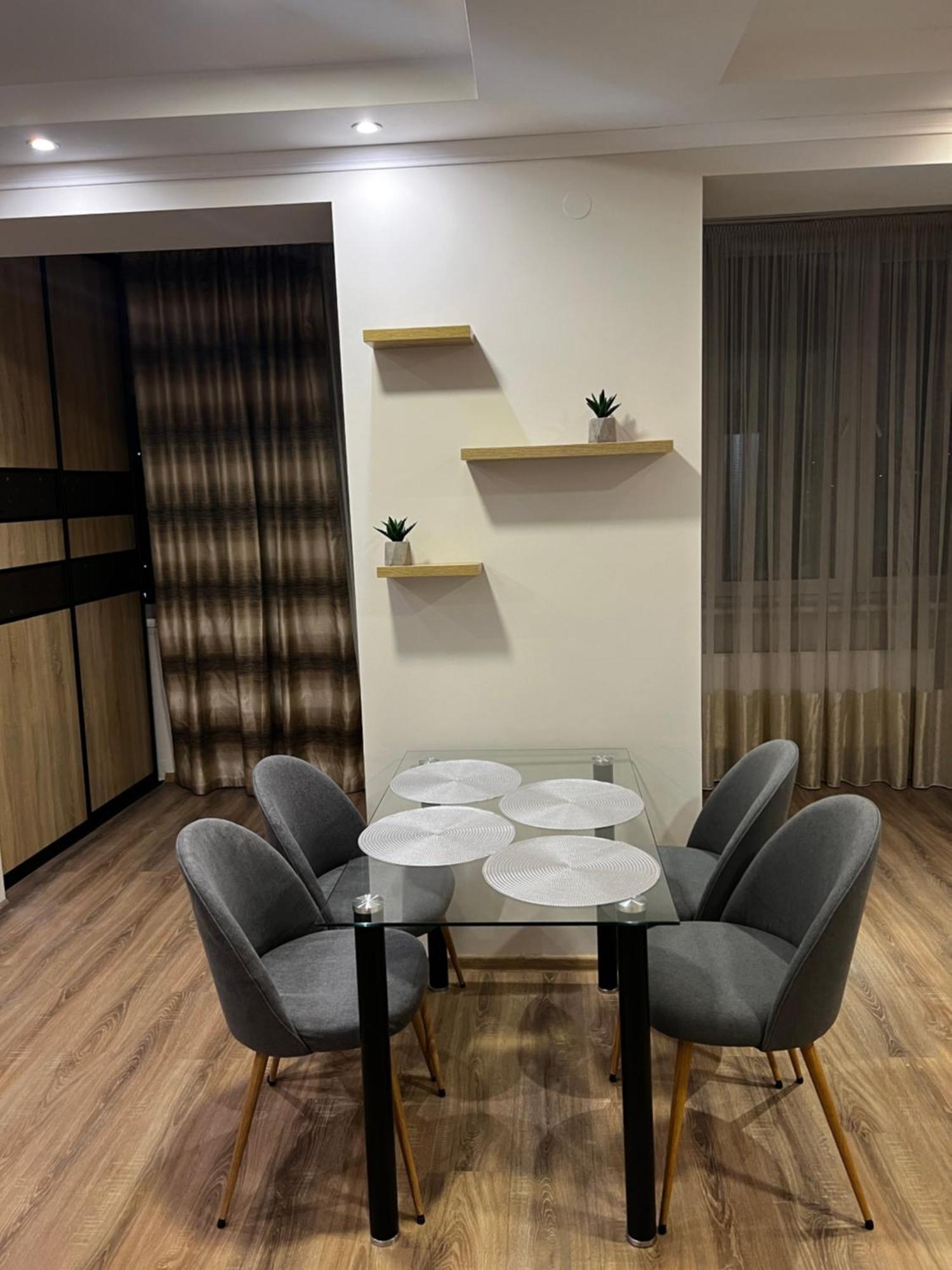 Vip Апартаменти Центр Riwne Exterior foto